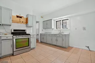 1110 Hampton Pl, Elizabeth, NJ 07201 - Photo 2