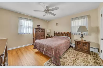 648 Milton Ave, Lyndhurst Township, NJ 07071 - Photo 8