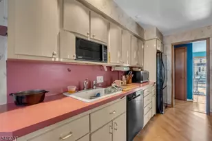 693 Hemlock St, Rahway, NJ 07065 - Photo 16