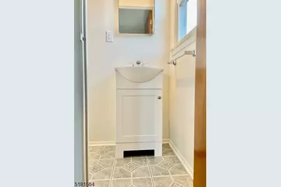 365 Patricia Ct, Union Township, NJ 07083 - Photo 8