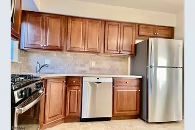 365 Patricia Ct, Union Township, NJ 07083 - Photo 4