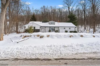 16 Mott Dr, Vernon, NJ 07462 - Photo 1