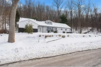 16 Mott Dr, Vernon, NJ 07462 - Photo 2