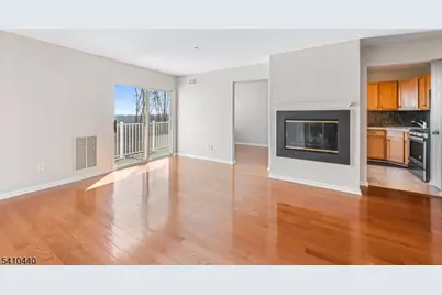 90 Crestview Ln, Mount Arlington, NJ 07856 - Photo 4