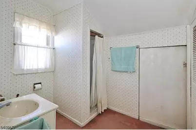 587 Thoreau Ter, Union Township, NJ 07083 - Photo 16