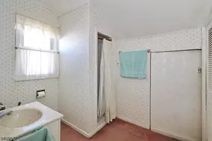 587 Thoreau Terrace, Union Township, NJ 07083 - Photo 16