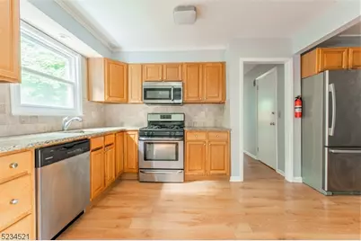 18 Macfarlan Ave, Hawthorne, NJ 07506 - Photo 2