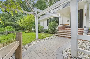 22 Arrowhead Rd, Morris Township, NJ 07960 - Photo 2