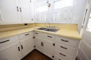 24 Townsend St, Newton, NJ 07860 - Photo 8