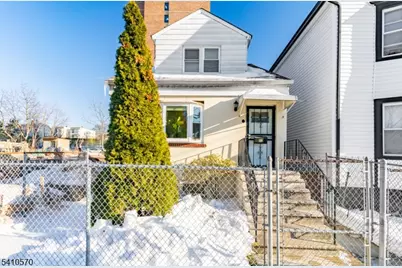 52 Oak Ave, Irvington, NJ 07111 - Photo 2