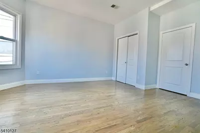 233 Bayview Ave, Jersey City, NJ 07305 - Photo 4