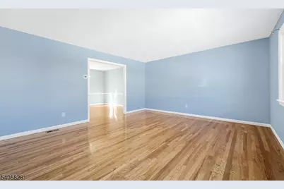 686 Gates Ter, Union Township, NJ 07083 - Photo 4