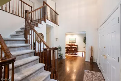 13 Deer Path Cir, Green Brook Township, NJ 08812 - Photo 2