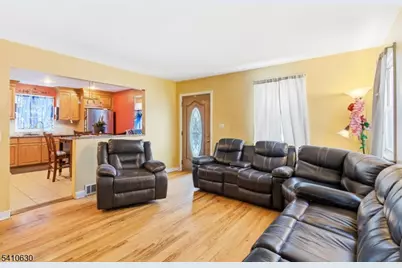 909 Seymour Ave, Linden, NJ 07036 - Photo 6