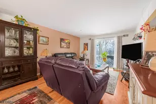 51 Crestview Ln, Mount Arlington, NJ 07856 - Photo 4