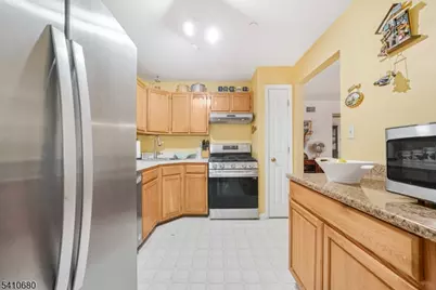 51 Crestview Ln, Mount Arlington, NJ 07856 - Photo 8