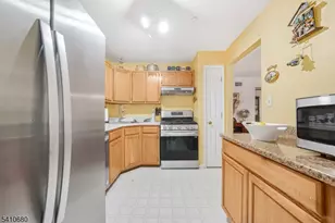 51 Crestview Ln, Mount Arlington, NJ 07856 - Photo 8