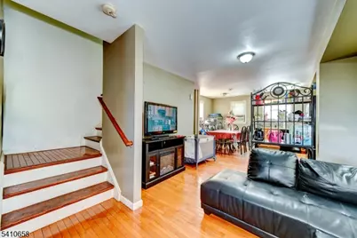 27 Newell Ave, New Brunswick, NJ 08901 - Photo 2