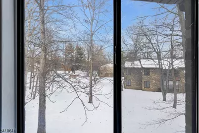 160 Cross Slope Ct, Manalapan Township, NJ 07726 - Photo 2