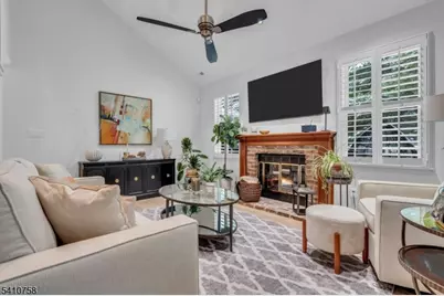 63 Cherrywood Dr, Franklin Township, NJ 08873 - Photo 4