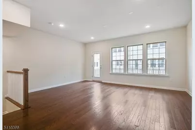 28 Gala Ct, Livingston, NJ 07039 - Photo 2