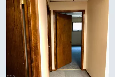 91 E Somerset St, Raritan, NJ 08869 - Photo 4