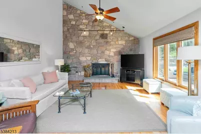 1 Fawn Ridge Rd, Clinton Township, NJ 08833 - Photo 2