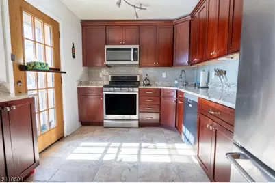 37 Boston Ct, Newark, NJ 07103 - Photo 8