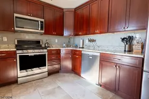 37 Boston Ct, Newark, NJ 07103 - Photo 10