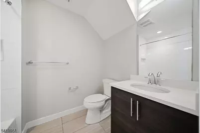 764 Newbridge Rd, Teaneck Township, NJ 07666 - Photo 22