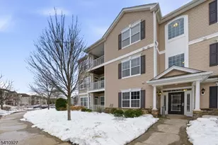 311 Timberlake Dr, Ewing Township, NJ 08618 - Photo 2