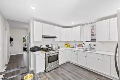 164 Parker St, Newark, NJ 07104 - Photo 8