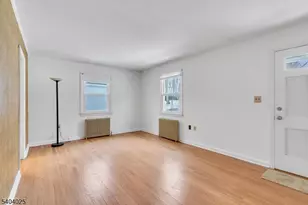 239 Fox Hill Rd, Parsippany, NJ 07834 - Photo 4