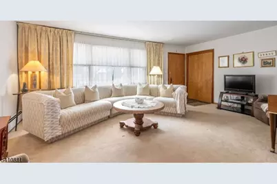 25 Madison Ave, Rochelle Park Township, NJ 07662 - Photo 2