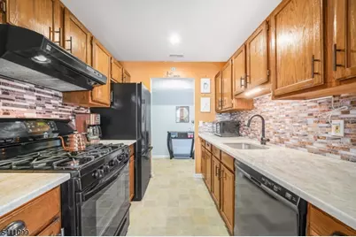 4-2 Vernon Ct #4-2, Waldwick, NJ 07463 - Photo 4