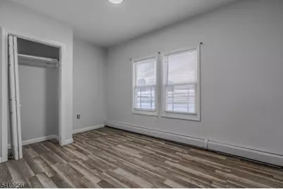 562 S 18th St, Newark, NJ 07103 - Photo 12