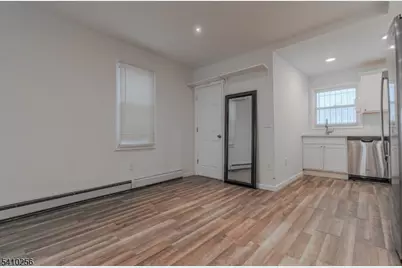 562 S 18th St, Newark, NJ 07103 - Photo 4