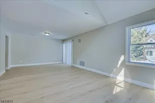 6 Twain Ct, Freehold Township, NJ 07728 - Photo 8