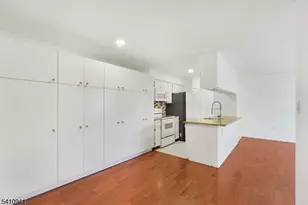 25 Steeplechase Ct, Franklin Township, NJ 08873 - Photo 6