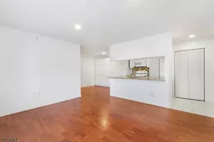 25 Steeplechase Ct, Franklin Township, NJ 08873 - Photo 4