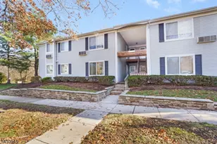 25 Steeplechase Ct, Franklin Township, NJ 08873 - Photo 2