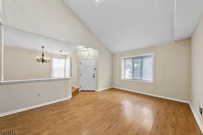 36 Cherrywood Dr, Franklin Township, NJ 08873 - Photo 4