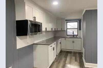 5 Park Sq, Lopatcong Township, NJ 08865 - Photo 2