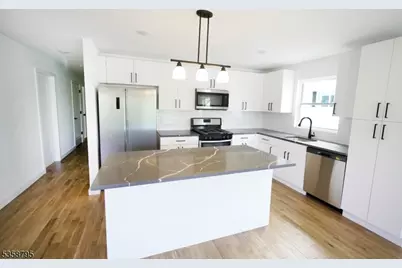 728 Seaport Dr, Elizabeth, NJ 07201 - Photo 4