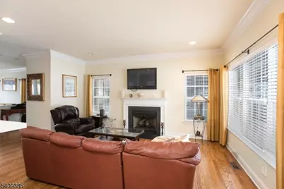 112 Wallace Ct, Green Brook Township, NJ 08812 - Photo 12