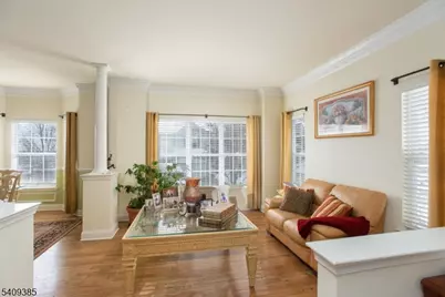 112 Wallace Ct, Green Brook Township, NJ 08812 - Photo 2