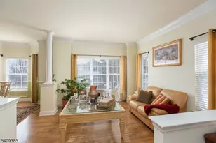 112 Wallace Ct, Green Brook Township, NJ 08812 - Photo 2