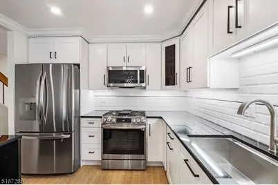 134 Kingston Ct, Madison, NJ 07940 - Photo 2