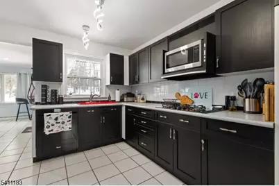 27 Viewpoint Rd, Wayne, NJ 07470 - Photo 10