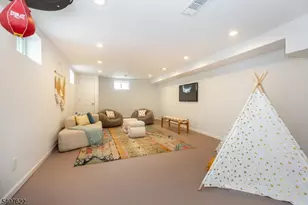 2 Hemlock Ct, Maplewood, NJ 07040 - Photo 34